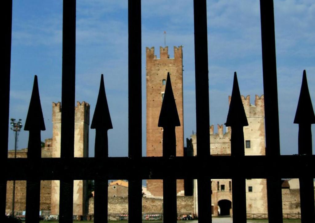 Bed And Breakfast Castello Villafranca di Verona Luaran gambar